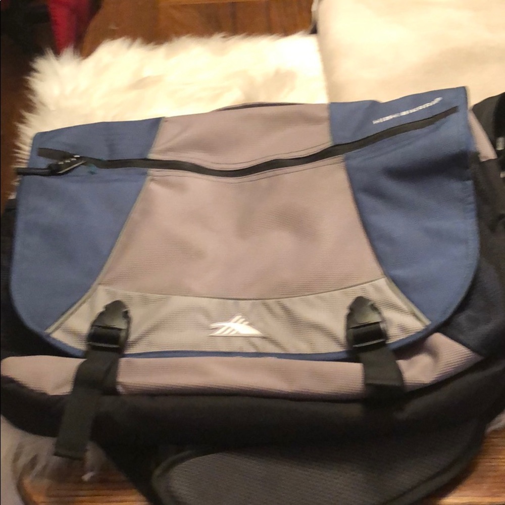 High Sierra Tank Messengar Bag 18 x 13.5 x 7 in.